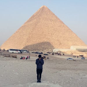 Byoungz with the pyramids in Giza